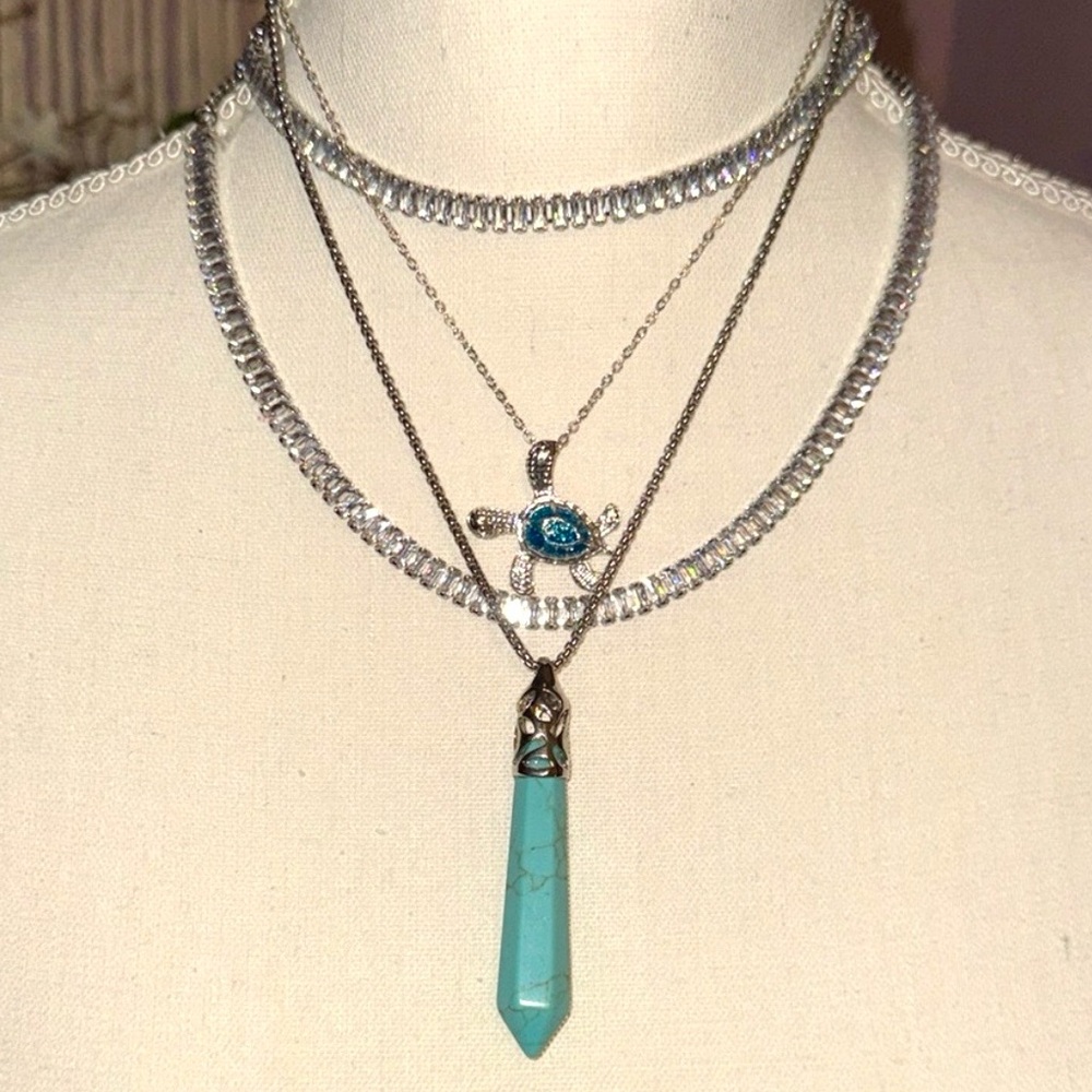 Necklace bundle of 4 nwot